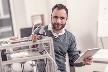 Hoş adam işletim tabletten 3D printerlere harcama maddeler