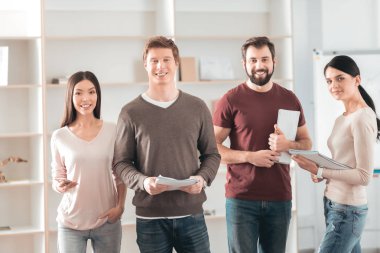 Sana bakıyor zeki gençler