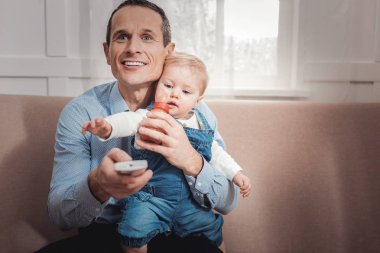 Bir Tv Programı zevk neşeli pozitif adam