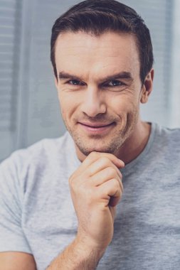 Olgun işadamı duygu merak düşünme yeni planı hakkında