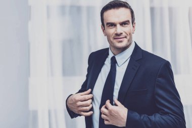Profesyonel Yöneticisi cekette koyarak