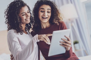 Video izlerken duygusal Uluslararası kız