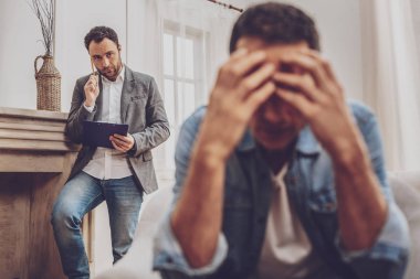 Sorunlar hakkında hasta düşünme endişeli