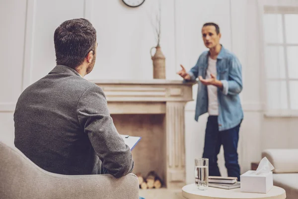 Nervous male person speaking with his therapist — Stock Photo, Image