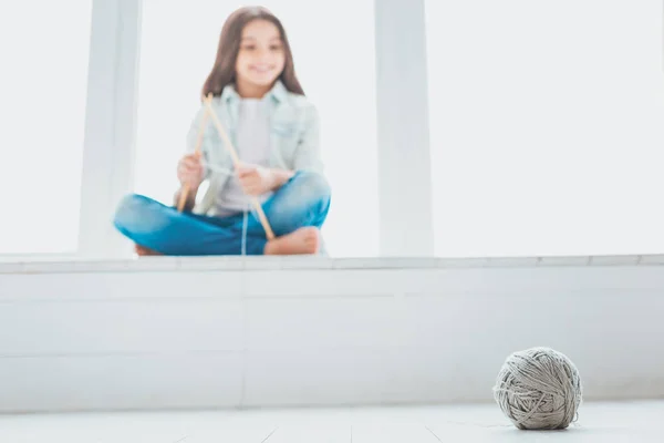 Caring granddaughter knitting socks for grandmother — Stock Photo, Image