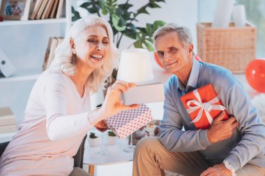 İnanılmaz kadın alarak resmi telefon için