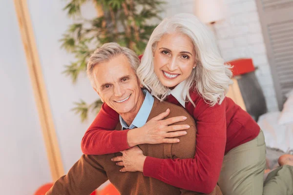 Joyful woman standing behind her man — Stock Photo, Image