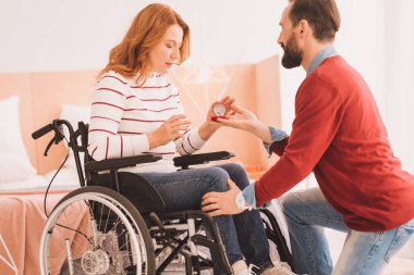 Bir öneri yapmak hoş sevgi dolu adam