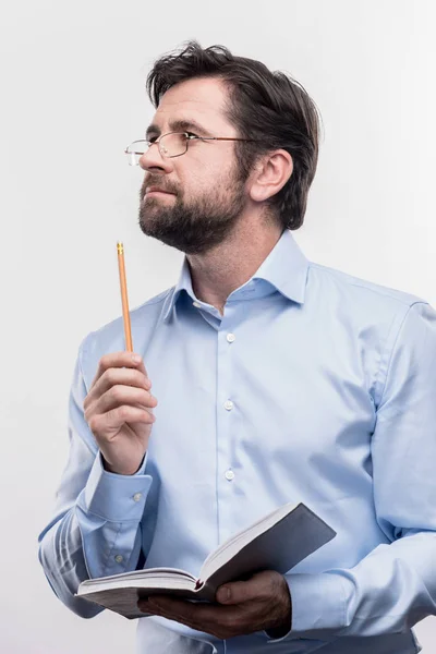 Dark-haired writer feeling inspired while working on his new novel — Stock Photo, Image