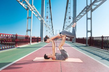 Özenli erkek ve kadın onların ortaklık geliştirilmesi