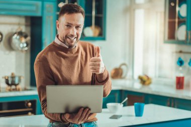 Hoş adam keyfi yerinde olmak