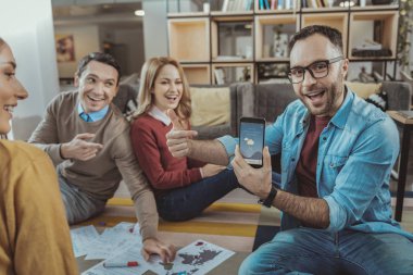 Teklif sahip dört meslektaşları ilham