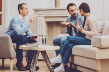 Bir bardak su seçici odak