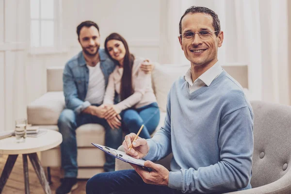 Professional family therapist helping his patients — Stock Photo, Image