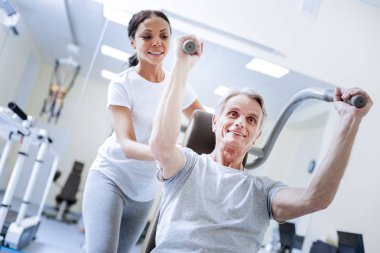 Egzersizleri yaparken iyimserim duygusal Engelli emekli