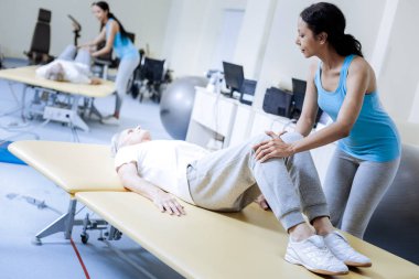 Nitelikli doktor hastasını kasları ısınma arıyorsunuz