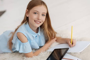 Mutlu çocuk portresi bu gözle