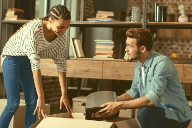 Neşeli soulmates eski evine bıraktığım için hazırlanıyor