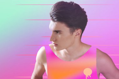 Zor bir gün yaparken çatık ciddi spor eğitmeni