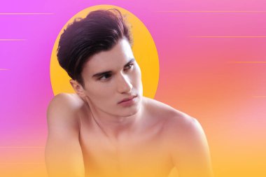 Güneşin karşı oturan güzel düşünceli adam