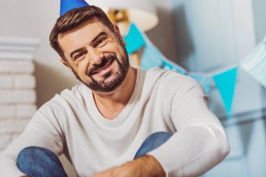 Mutlu güzel adam zevk Doğum günü