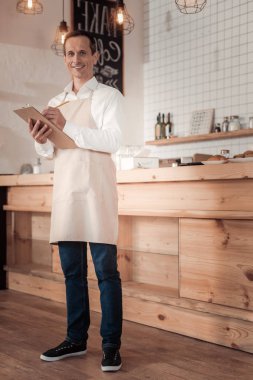 Güzel hoş adam Not almak