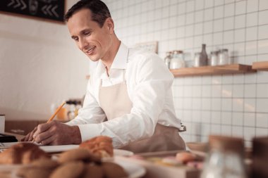 Sipariş yazma memnun iyi adam