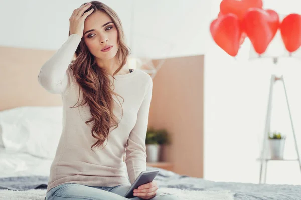 Worried young girl expressing sadness — Stock Photo, Image