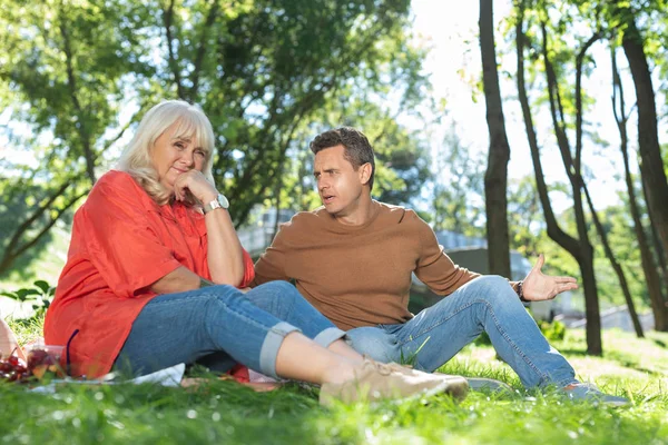 Negative delighted man looking at his sad mom — Stock Photo, Image