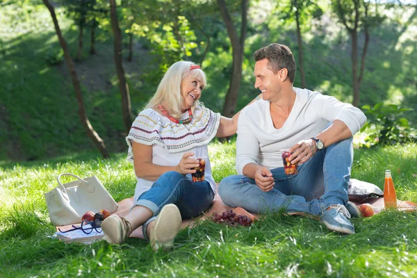 Kind blonde female sitting near her relative — Stock Photo, Image