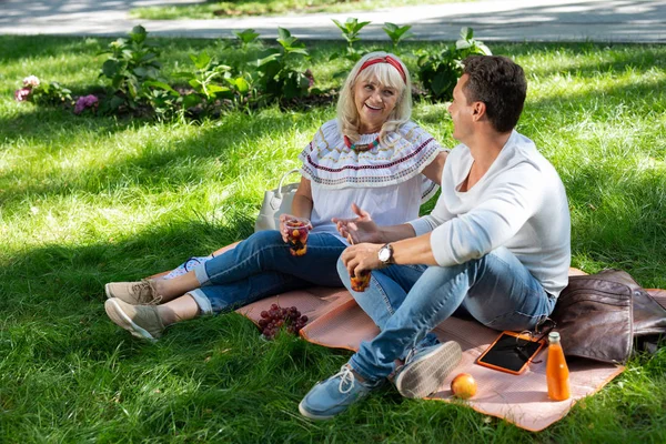 Positive delighted mature woman talking to her son — Stock Photo, Image