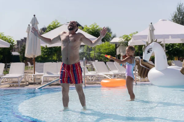 Happy joyful man standing in front of his daughter — Stock Photo, Image