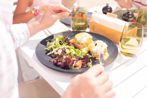 Primer plano de deliciosa ensalada verde saludable — Foto de Stock