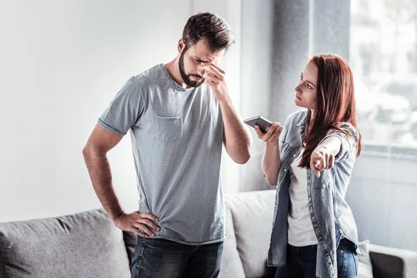 Depressed young woman breaking up with her boyfriend — Stock Photo, Image