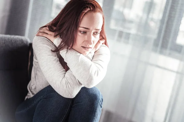 Depressief ongelukkige vrouw alleen — Stockfoto