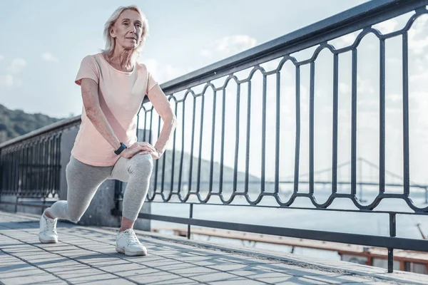 Pretty female person training on the bridge — Stock Photo, Image