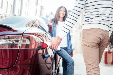 Memnun kadın erkeğini için söz