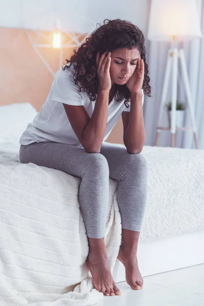 Jonge vrouw vreselijke gevoel na breuk met vriendje — Stockfoto