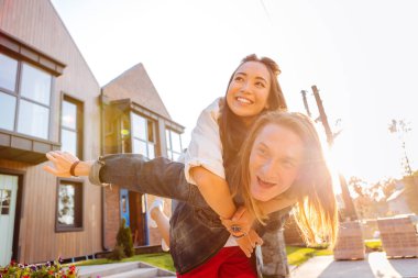 Onların zaman birbirleri ile zevk memnun güzel çift