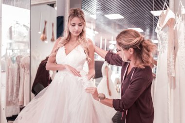 Gelinlik seyir hoş güzel kadın
