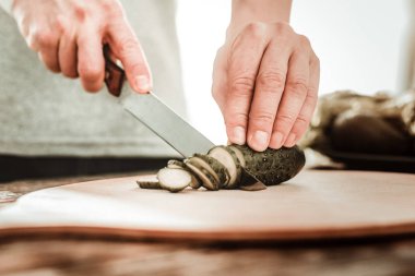 Seçici odak kesilmiş salatalık