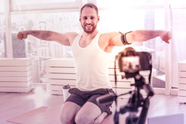 İyimser spor blogger eğitim küçük ağırlıkları ile