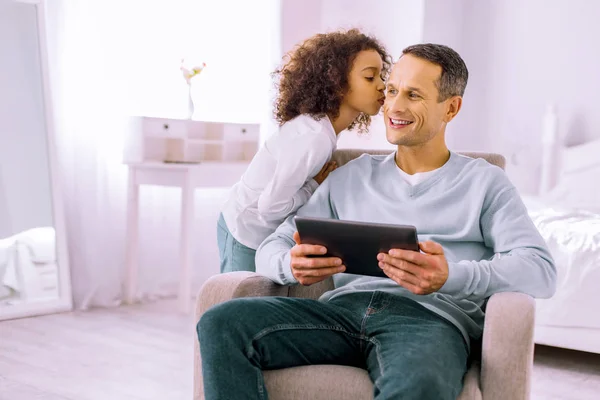 Kind little girl going to kiss her father — Stock Photo, Image