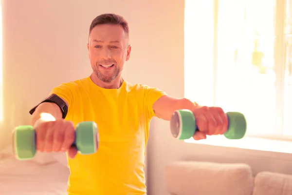 Motivated handsome man training hard at home — Stock Photo, Image