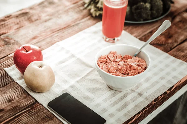 El primer plano del plato con el cereal sabroso útil — Foto de Stock