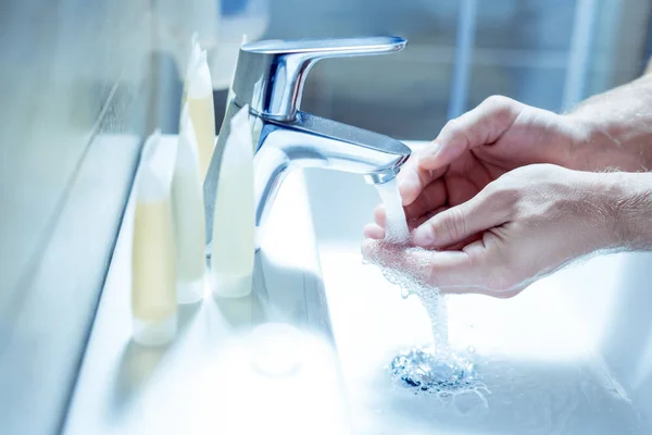 Morgenroutine Ältere Geschäftige Geschäftsmann Ein Gutes Gefühl Genießen Seine Morgenroutine — Stockfoto