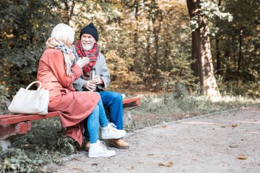 Birbirinizle konuşmak mutlu üst düzey çift