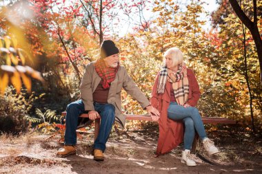 Barış yapmak isteyen iyi yaşlı adam