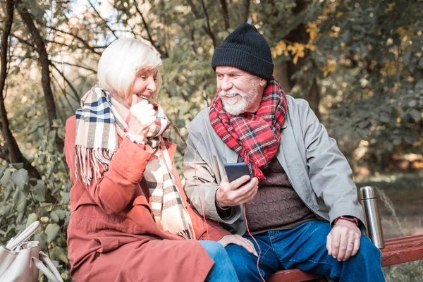 Joyful happy couple listening to music together — Stock Photo, Image