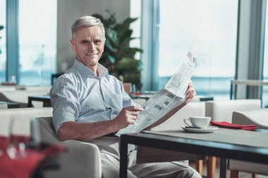 Olumlu memnun komuta sizde kameraya poz